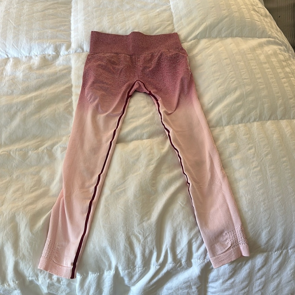 GymShark Pink Ombre Leggings 

Worn twice. Tag cut out for comfort, size small